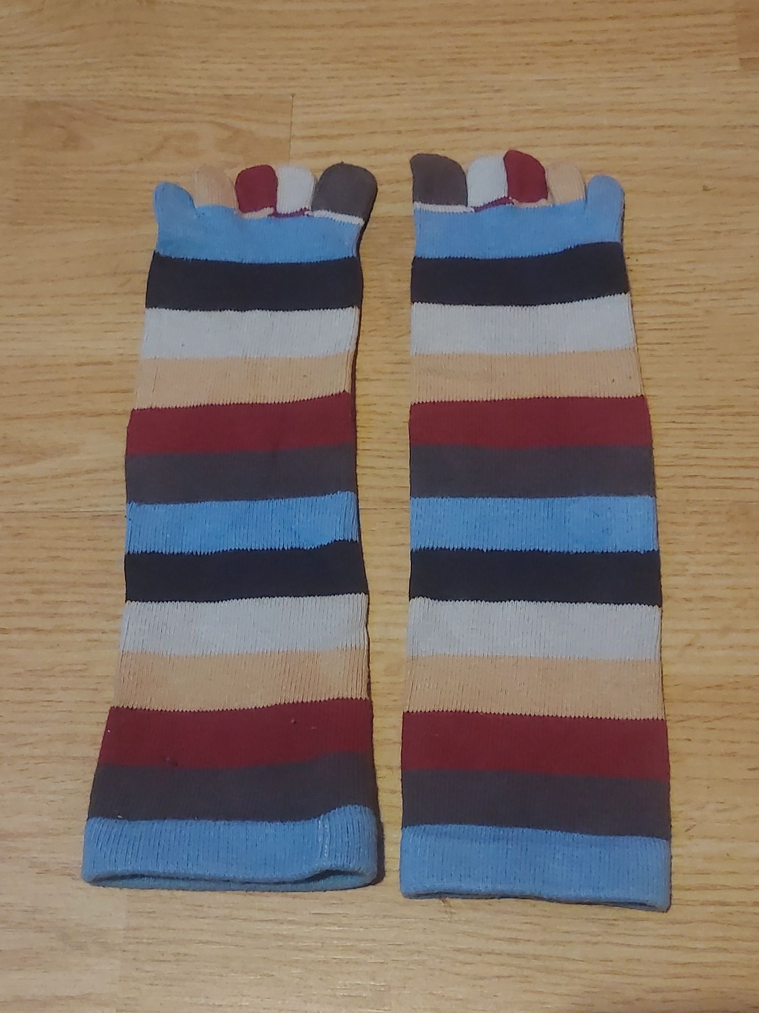 Ciorapi cu degete pentru copii