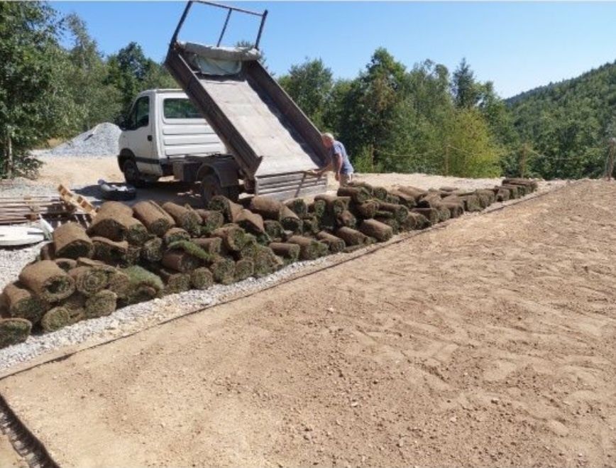 Intretinere spatii verzi. aplicare gazon .curat grădini ..scarificat