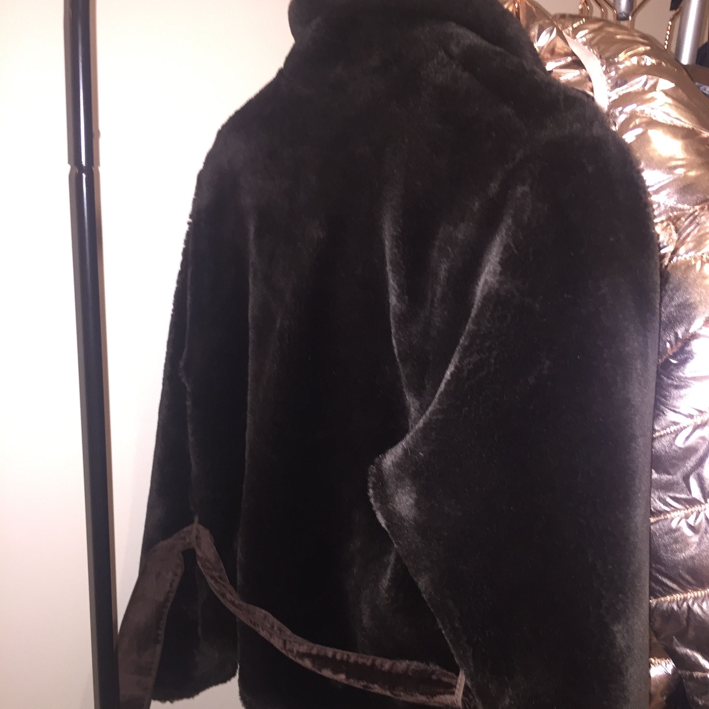 Палто с косъм, пухено палто от еко кожа, размер С или М