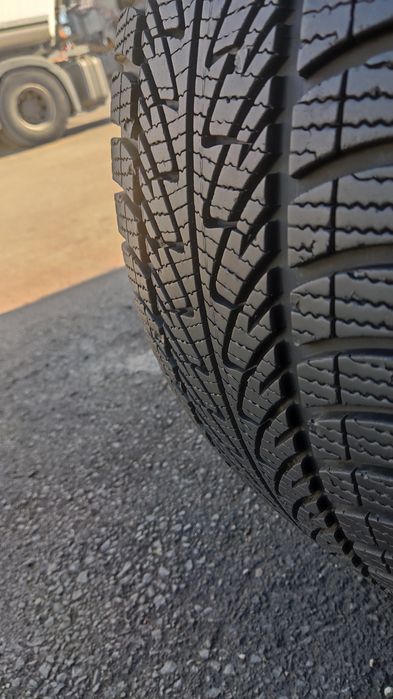 2бр. зимни гуми 235/45/17 GoodYear Ultra Grip 8 Performance