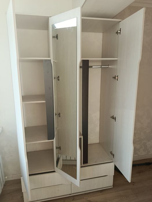 Продам. Шкаф Шифонер.