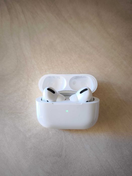 Apple AirPods Pro MWP22ZM/A с кейс за безжично зареждане - оригинални