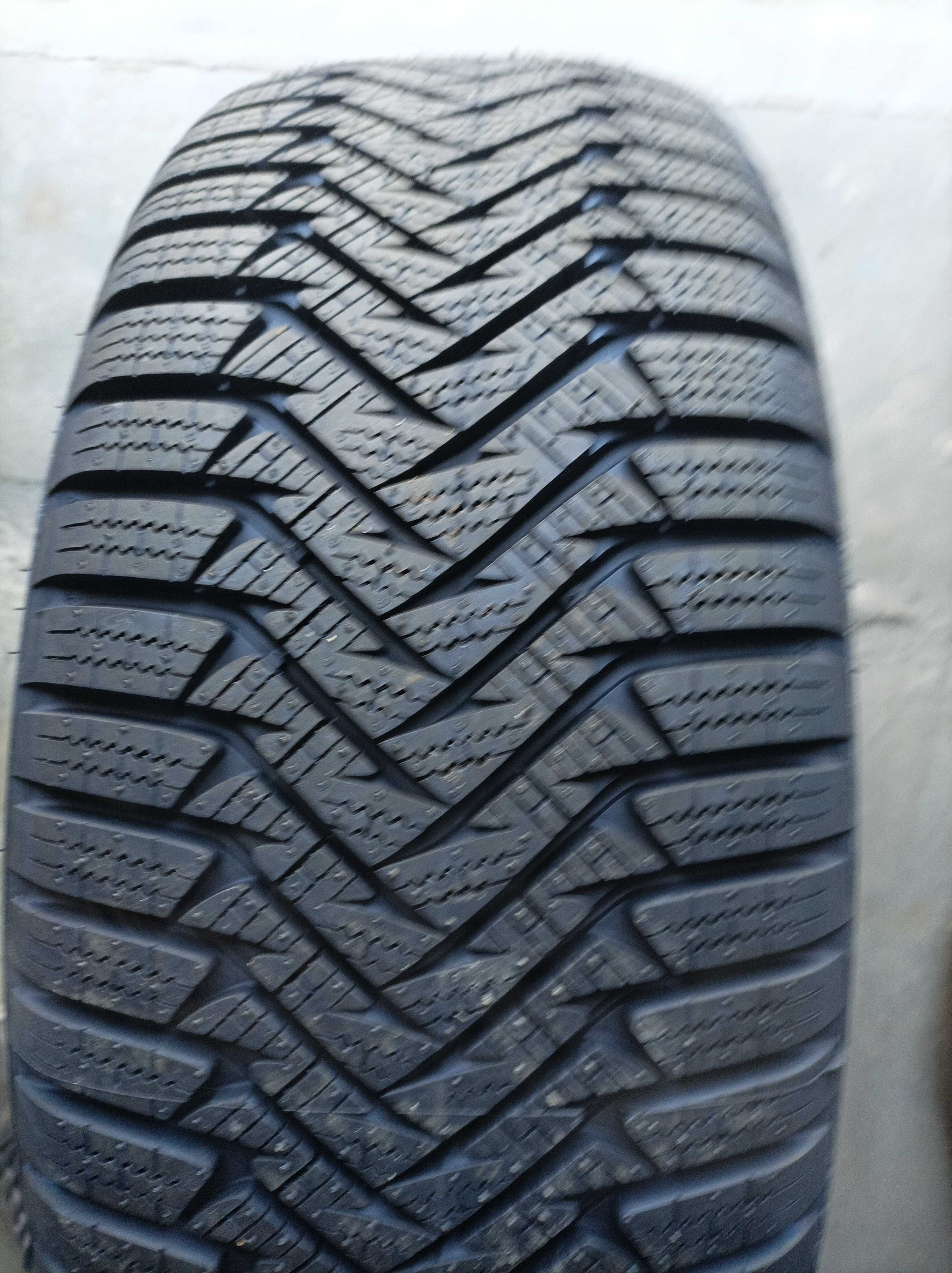 Продавам нови зимни гуми 205/55R16 Laufenn LW31 - 135 лв/бр.
