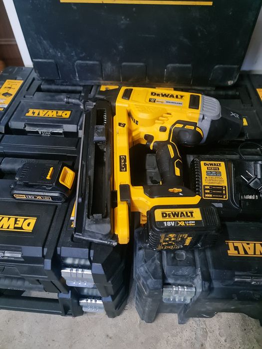 Pistol cuie Dewalt beton/încărcător/acumulatori