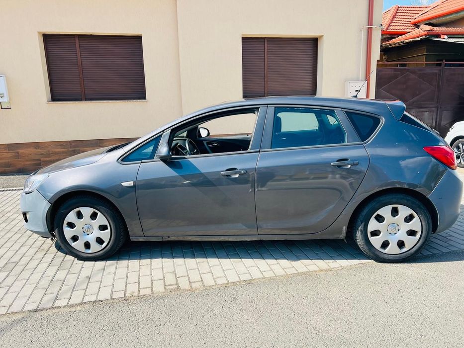 Opel Astra J 2011, 1.4 Benzina+GPL