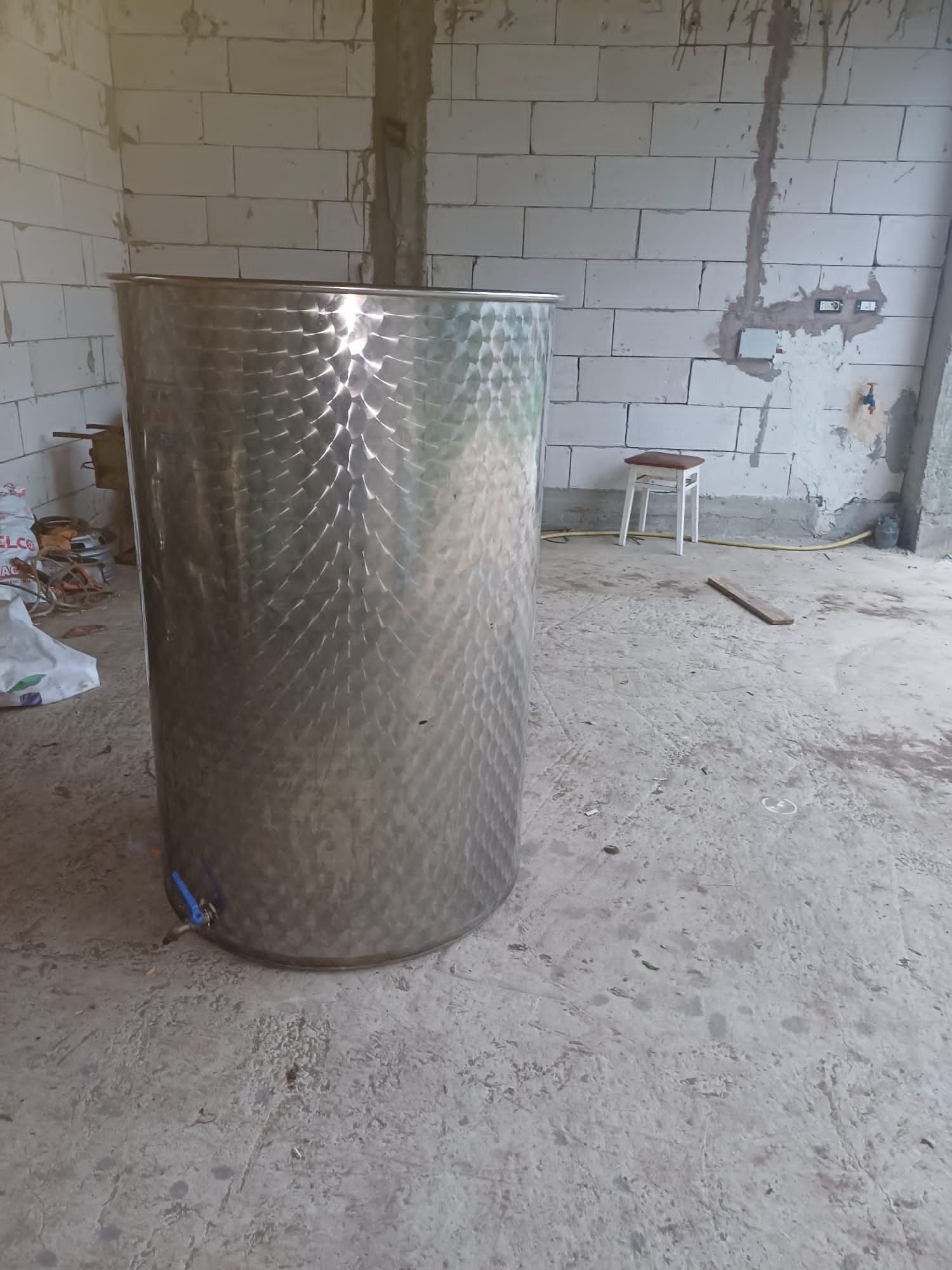 Butoi inox 500lt pentru vin cu plutitor pe paraffina