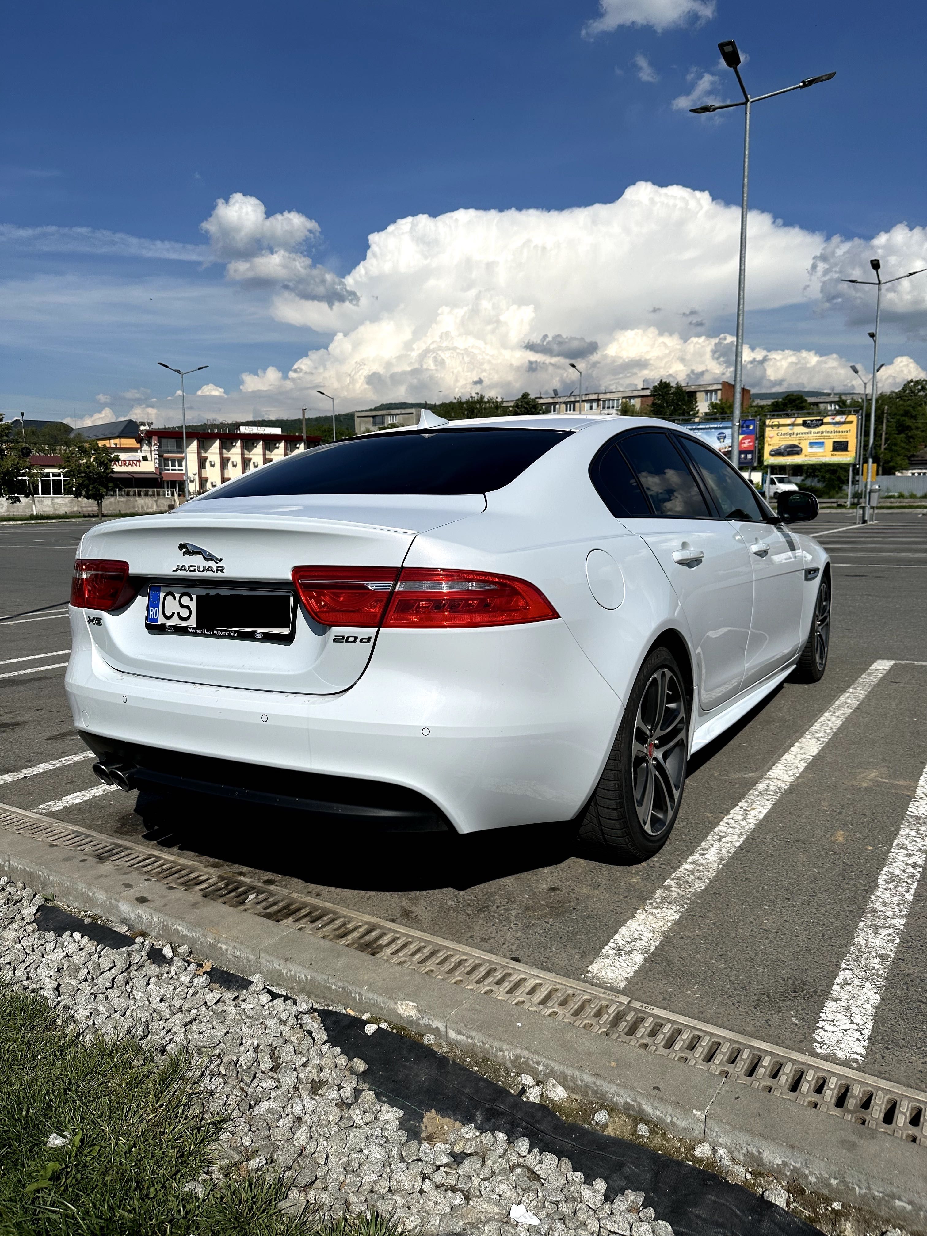 Jaguar XE 10d - 2016