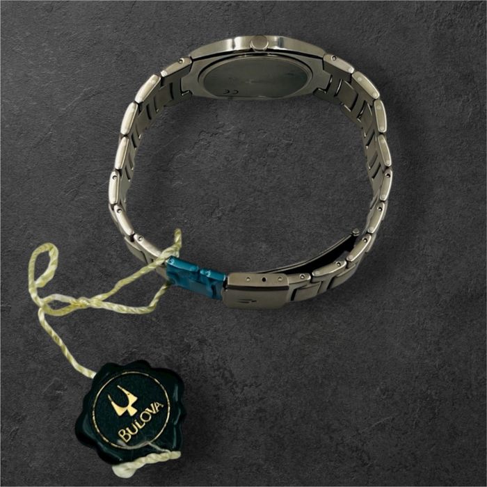 Bulova Titanium мъжки часовник нов с лепенките