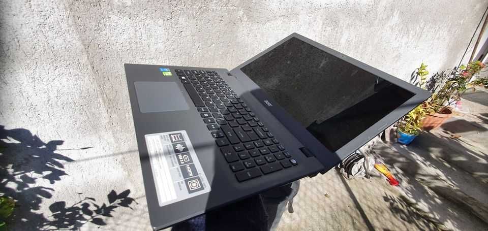 Acer E15 Model:E5-573G Intel Core i5 Placa video nVidia 920 Hard 1Tb