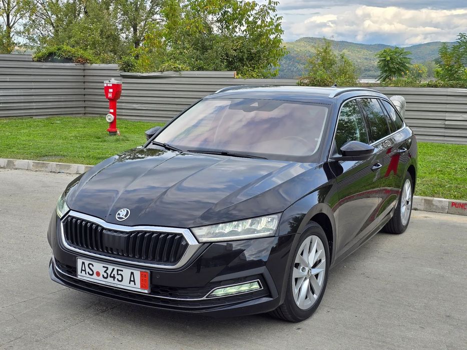 Skoda Octavia Front Lane Side Assist Virtual Cockpit Key less go/entry Lumini ambien