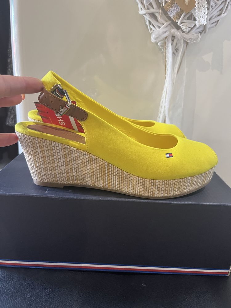 Сандали от плат на Tommy Hilfiger номер 37