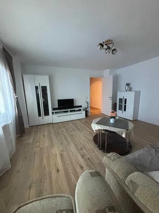 Închiriez apartament cu 3 camere in zona Odobescu