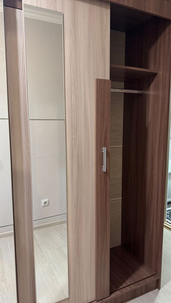 Продается шкаф в детскую комнату