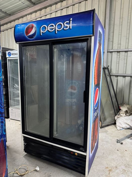 Vitrina frigorifică verticală dublă