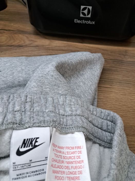 Pantaloni si hanorac Nike pt 10-11 ani