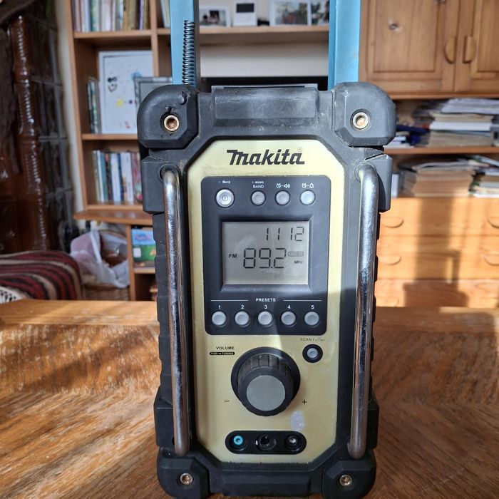 Radio Makita cu adaptor la 220v