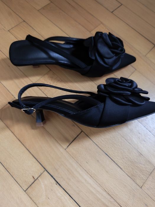 Обувки с нисък ток нови