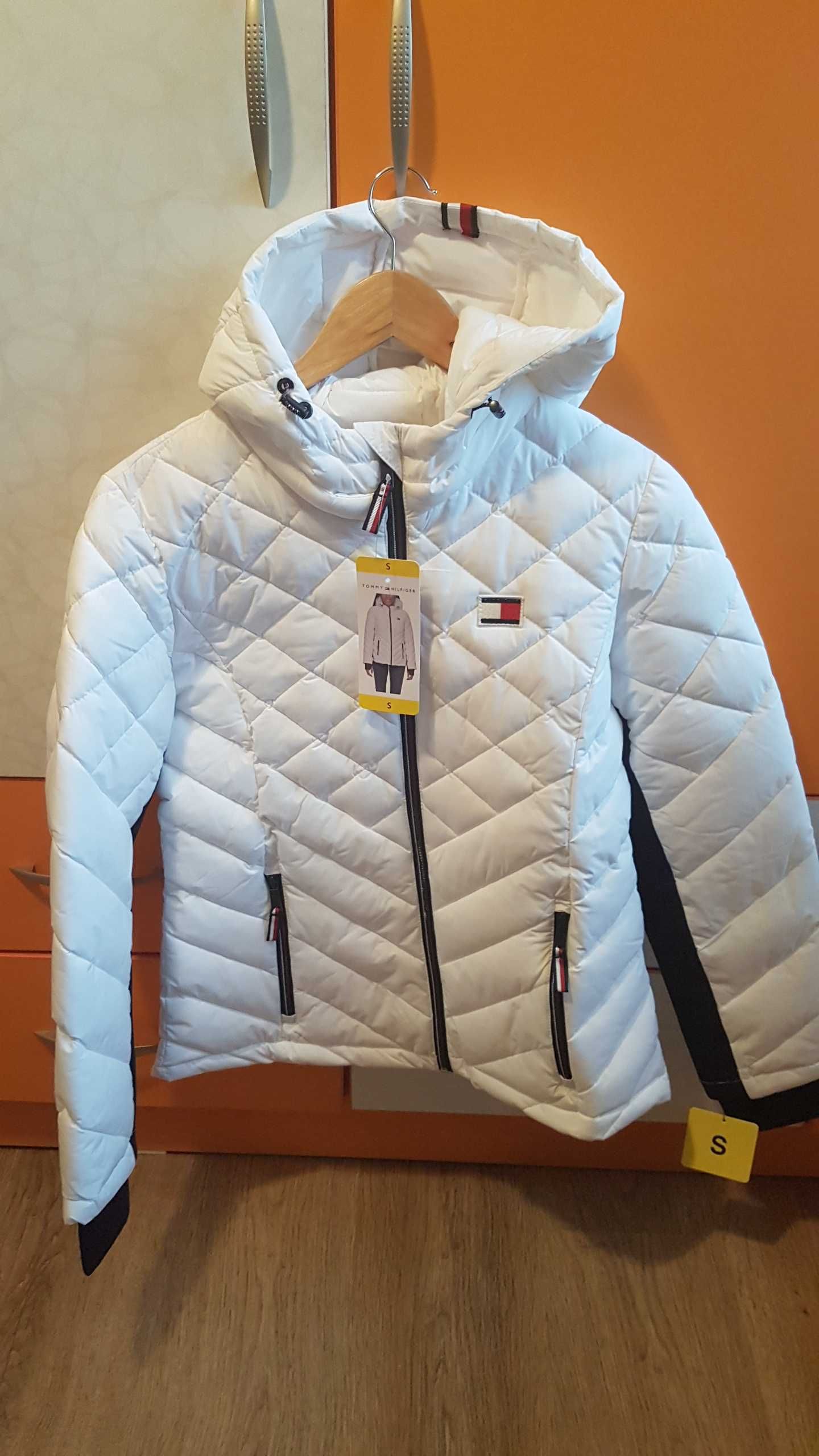 Tommy Hilfiger packable якe 100% ОРИГИНАЛНО размери S дамско