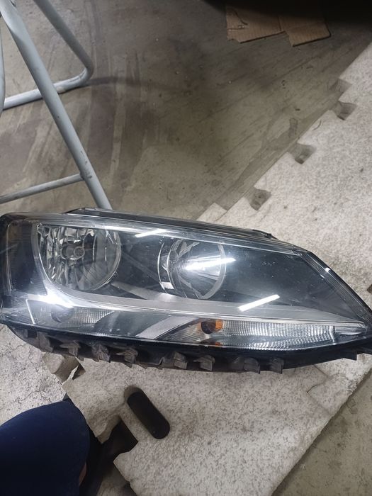 Far dreapta W jetta.Cod 5c7.9410060A