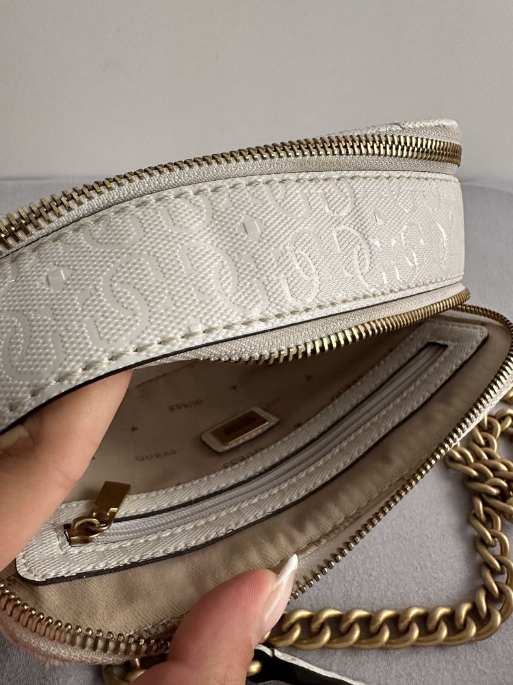 Оригинална чанта Guess