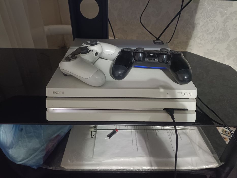 Продам приставку PS4