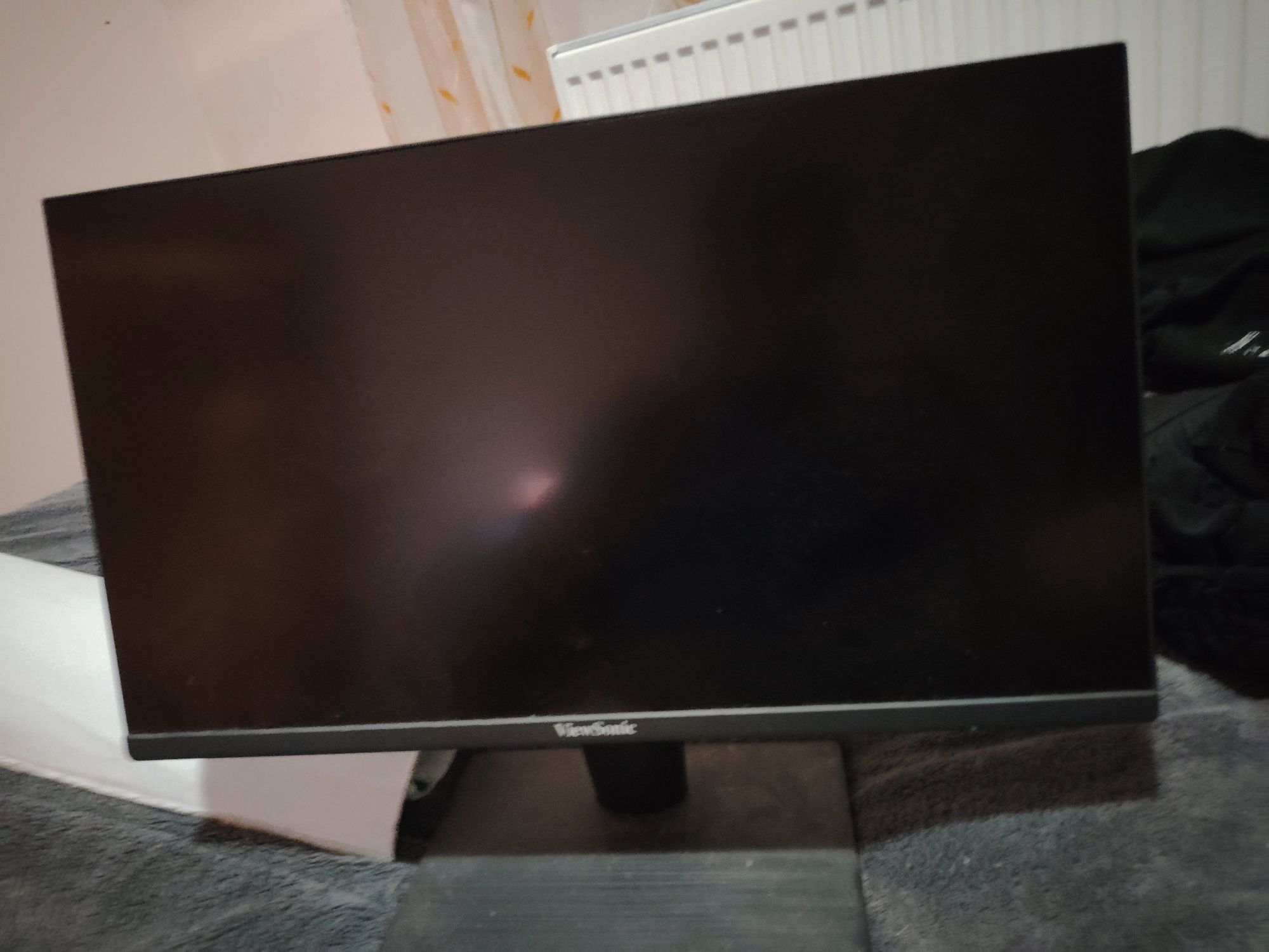 Vând monitor Viewsonic puțin folosit ca nou accept orice întrebare