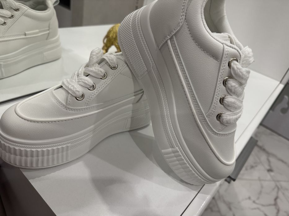 Дамски обувки бели