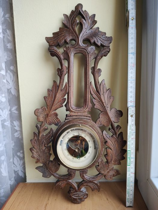 Barometru foarte vechi pe lemn sculptat manual