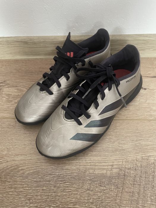 Vand ghete fotbal copii de la Adidas marime 36,37
