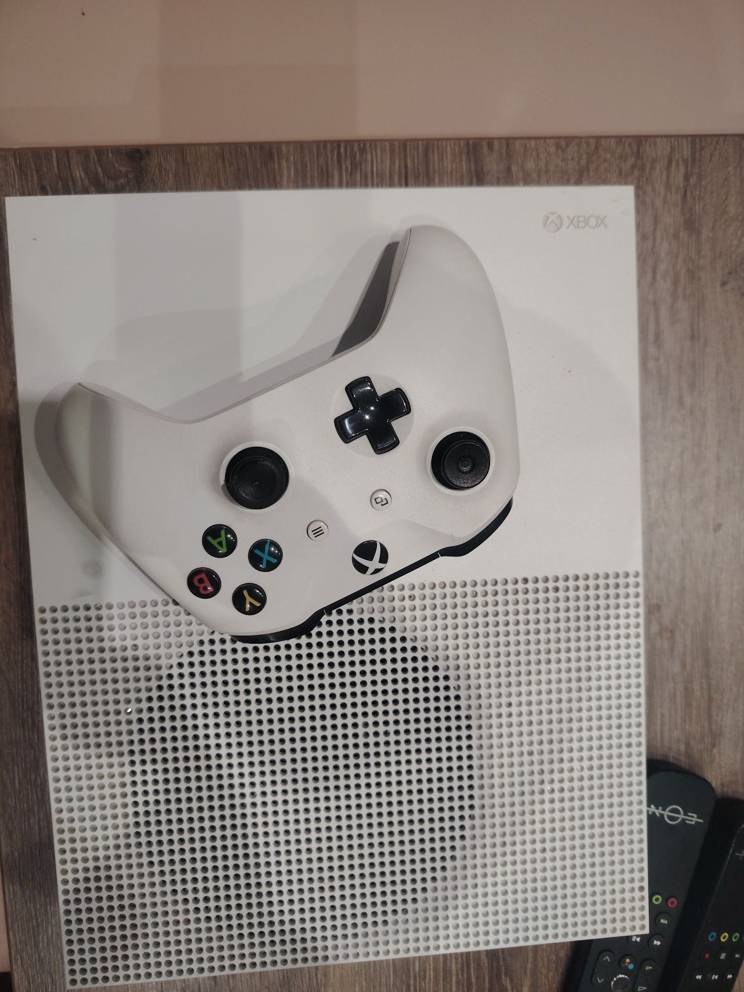 Xbox one бяла със сензор за движение