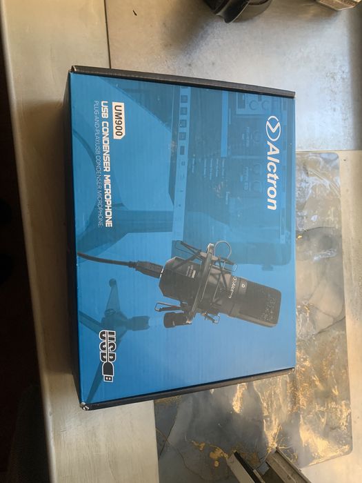 Продам студийный микрофон Alctron UM900