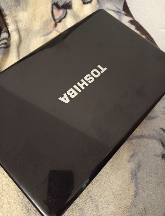 Laptop Toshiba 17инча 8gb рам