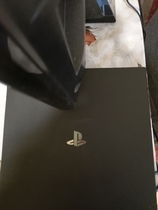 PS4 pro 1TB ca nou plus 10 jocuri