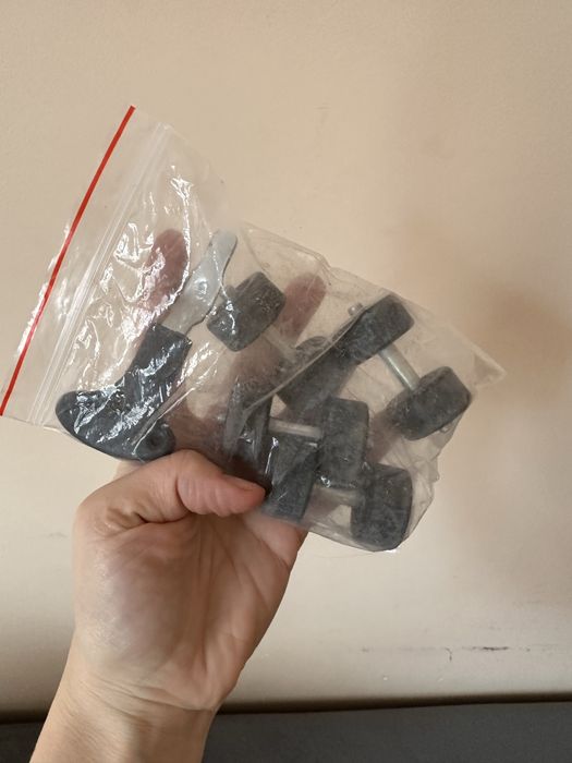 Маратонки с ролкови кънки