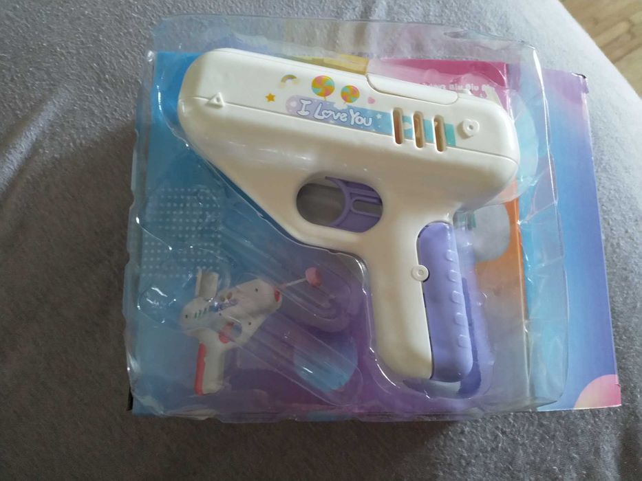 Pistol cu bomboana pe bat surpriza