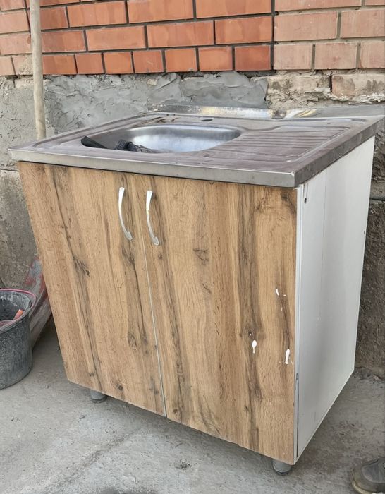 Умывальник, шкаф с раковиной