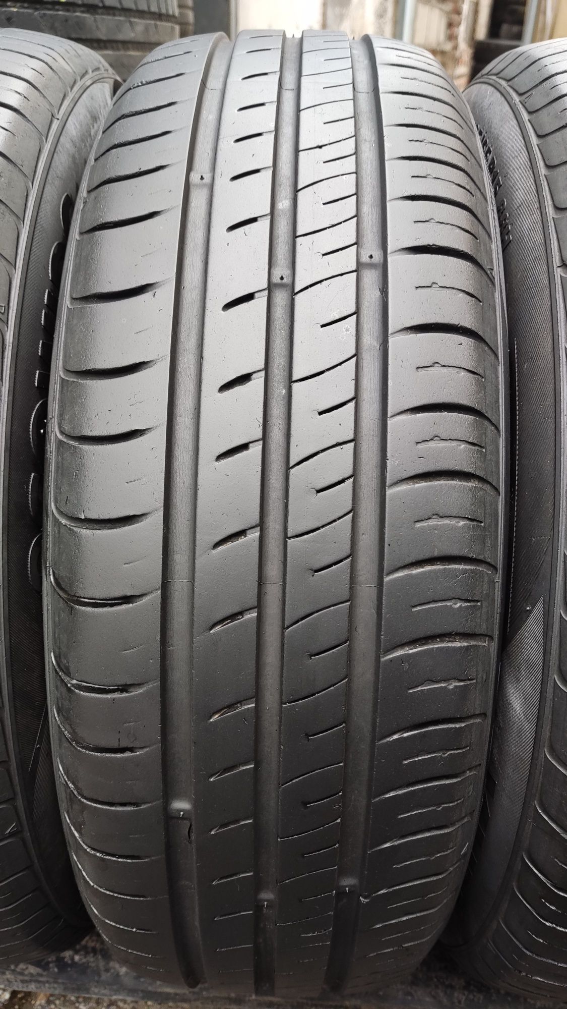 летни гуми гуми 185/65/15 Kumho EcoWing ES01
дотове 18та и 19 година
6