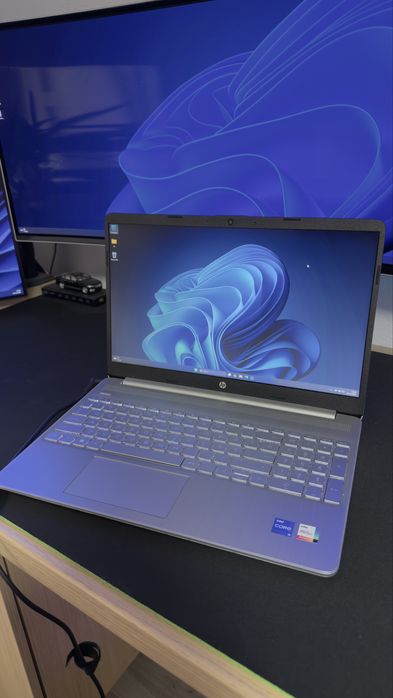 Laptop HP 15s i5/16GB/512GB Tastatura Iluminata