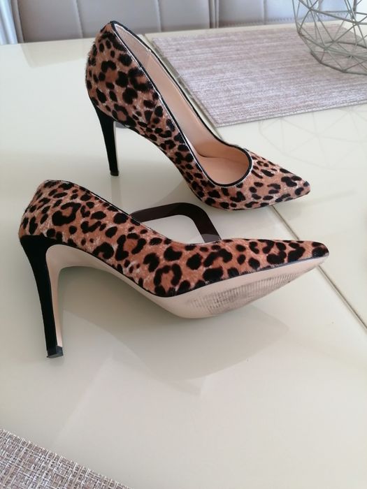 Pantofi clasici cu toc cui. Piele naturala