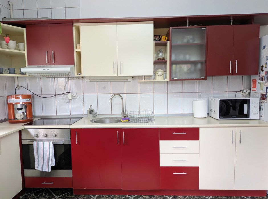 Mobila de bucatarie din pal, 328 cm x 180 cm