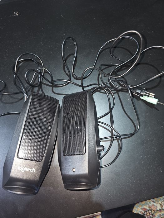 Boxe Logitech cu fir