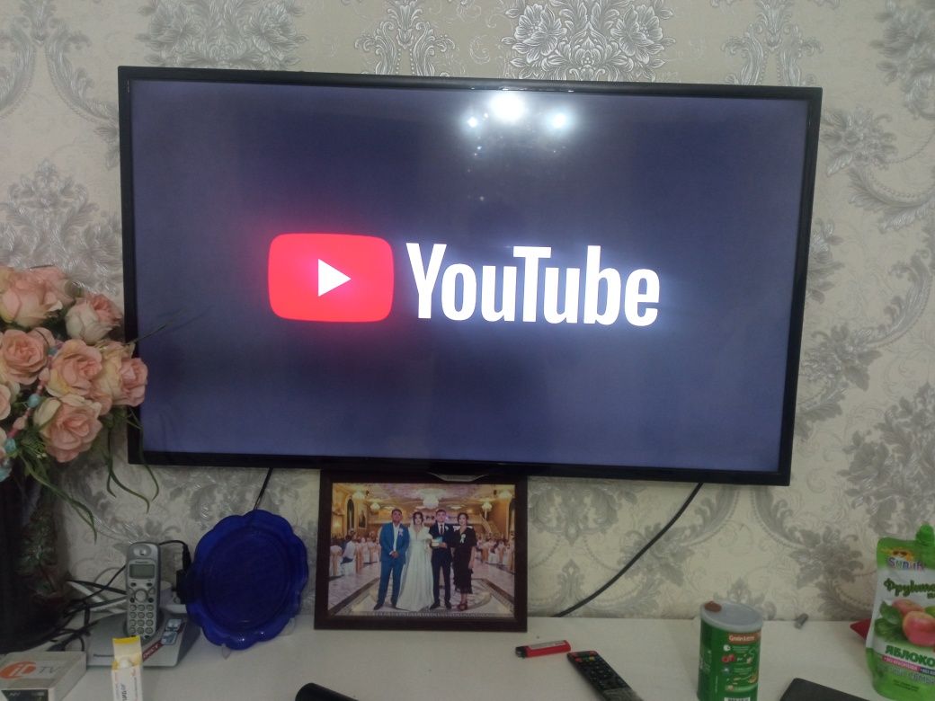 Смарт телевизор Samsung smart TV 106 см WiFi YouTube