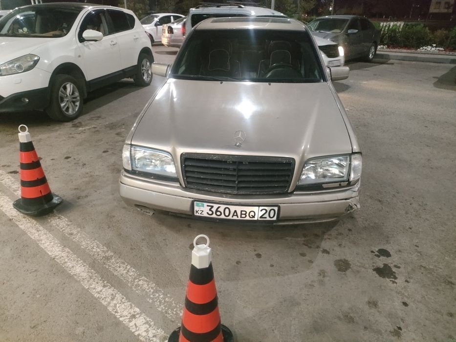 Продам машину Мерседес