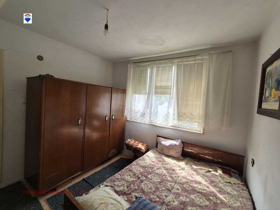 Къща на три етажа за продажба в с. Долно Абланово