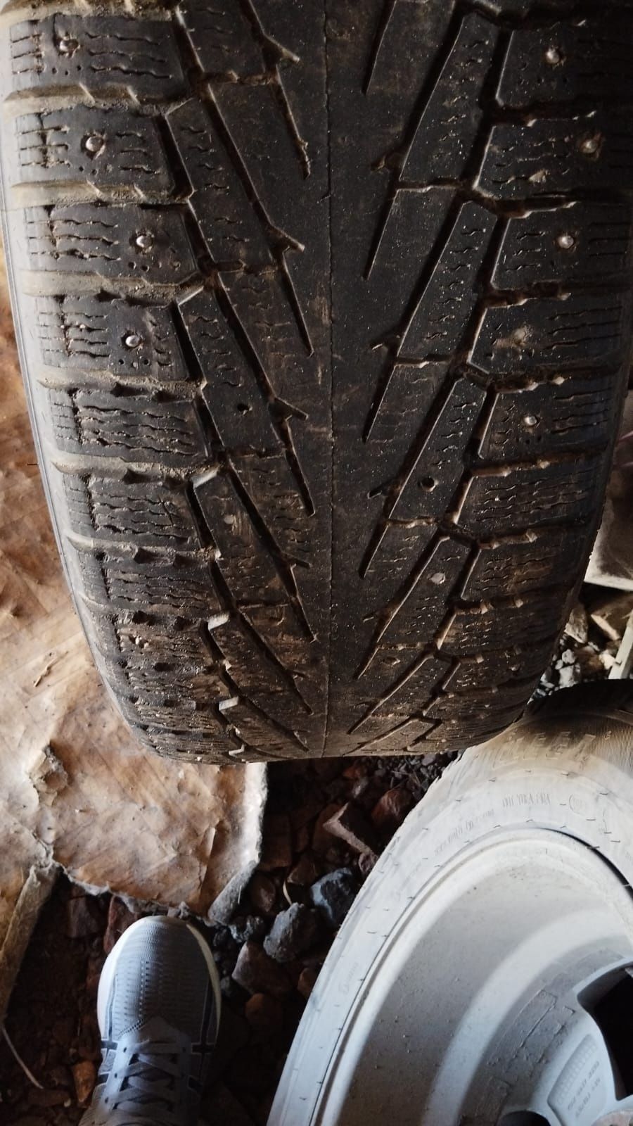 Продам шыны 265/65 R17