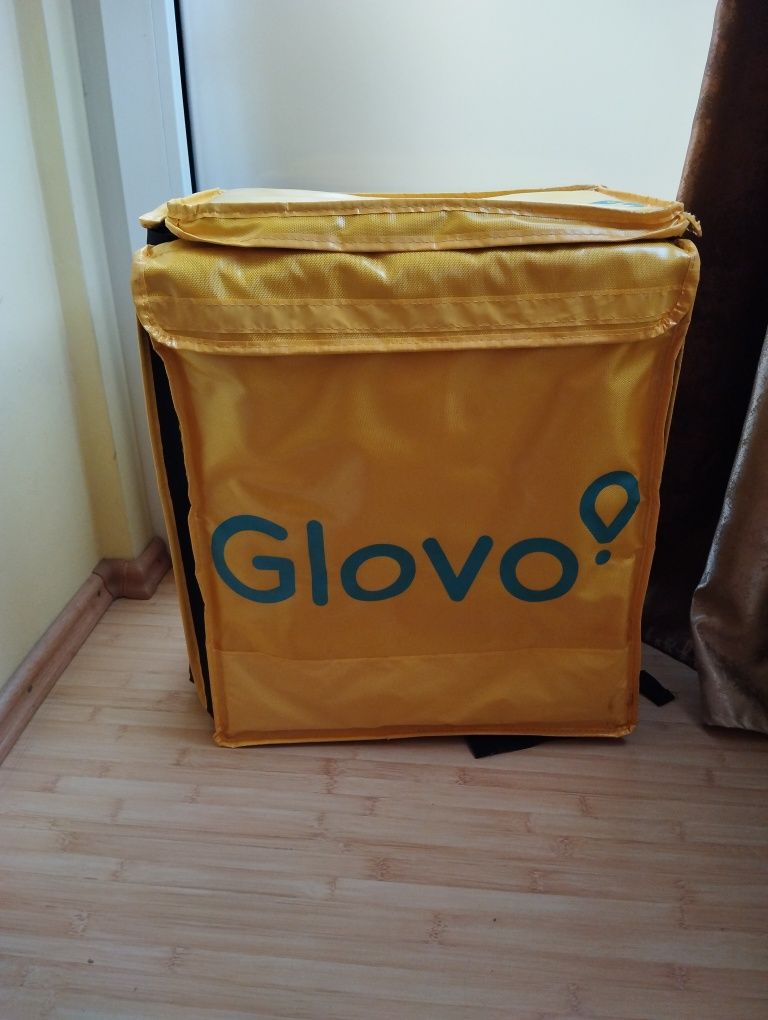 Vând geanta glovo arata că noua