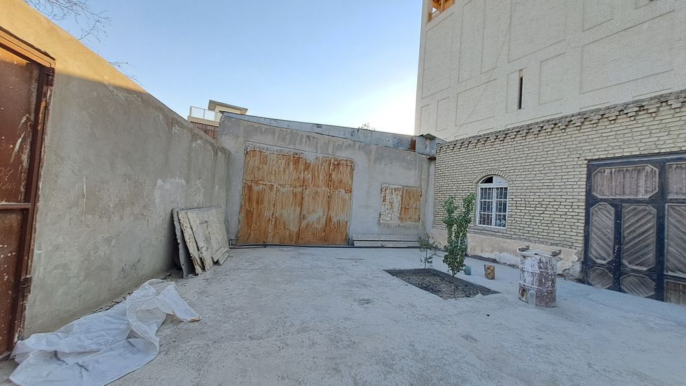 Bino sotiladi  shaxar markazida.Бино сотилади шахар марказида.