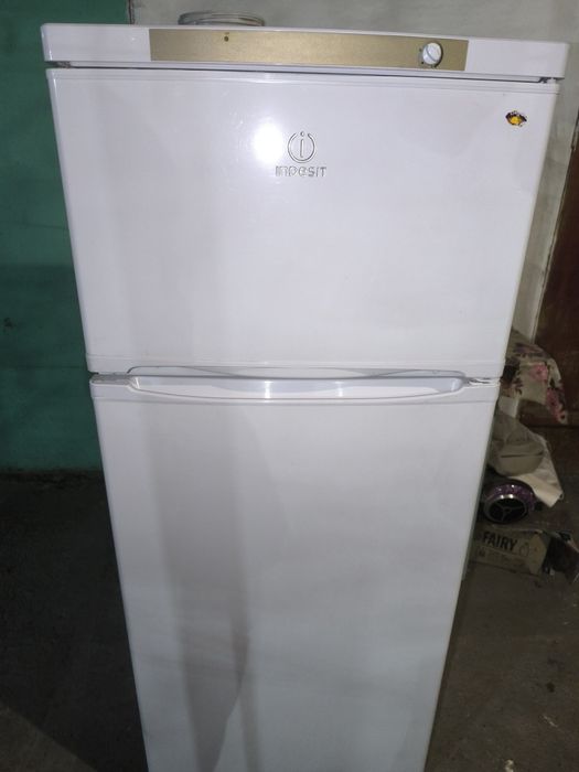Холодильник indesit