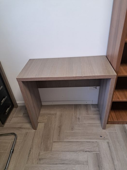 Mobiler birou cu sertare si polita tastatura