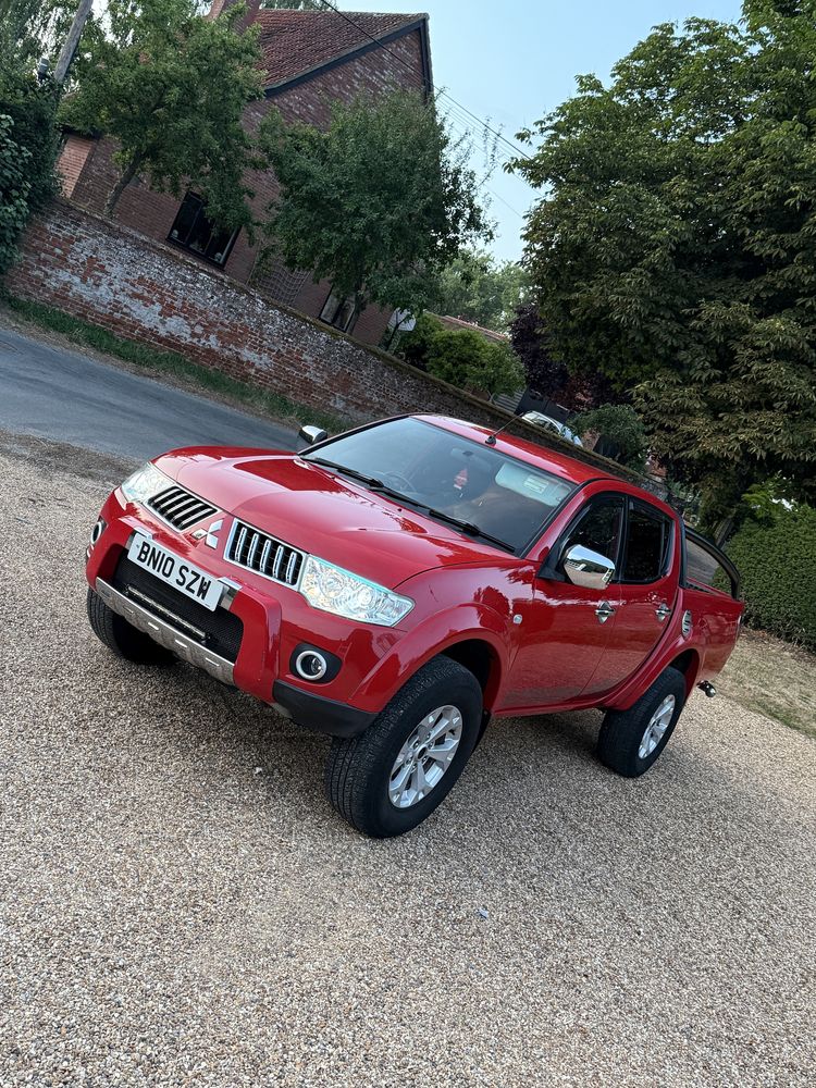 Mitsubishi L200 **volan drepta**